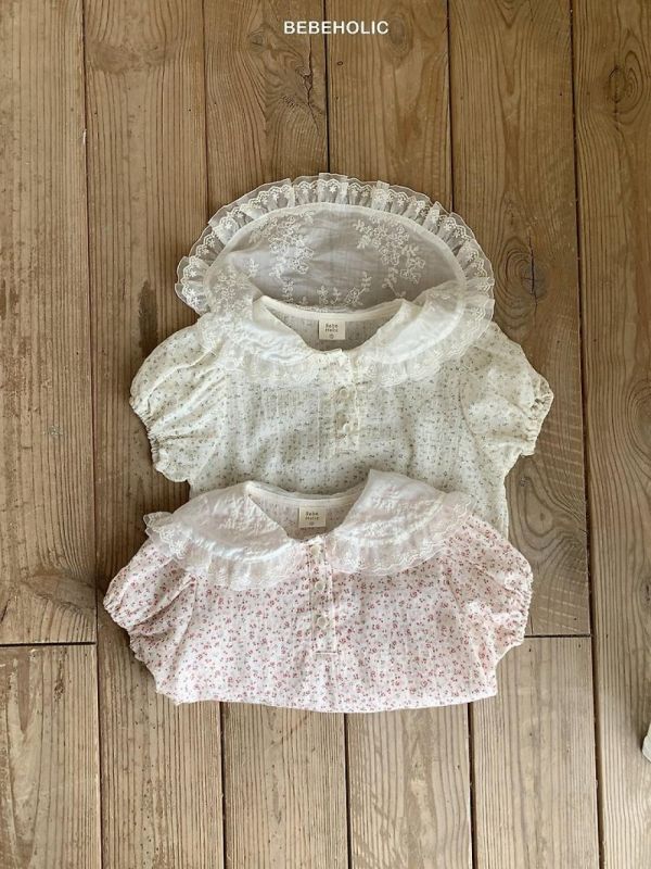 小碎花蕾絲圓領寶寶氣質套裝 Bebe holic Korea,韓國童裝,韓國Bebe holic,奶茶系寶寶,女寶穿搭