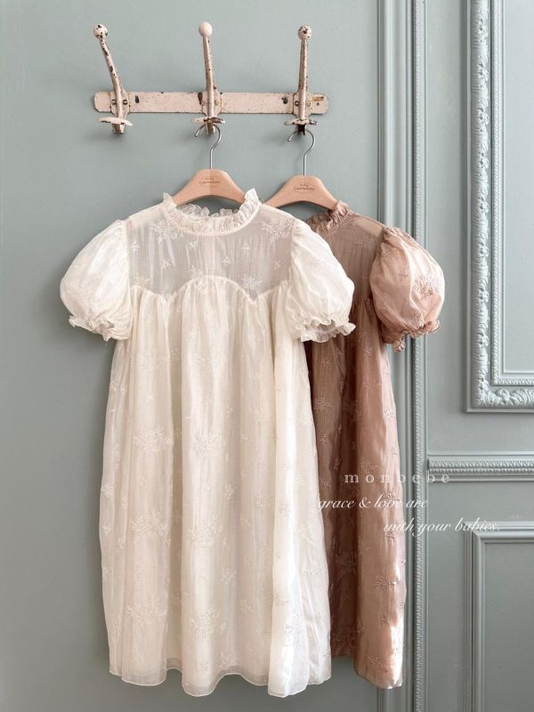 大人款蕾絲刺繡質感公主袖連身洋裝 