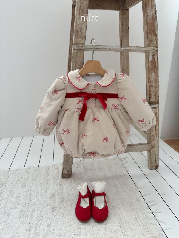 禮物寶寶鋪棉蝴蝶結長袖包屁 