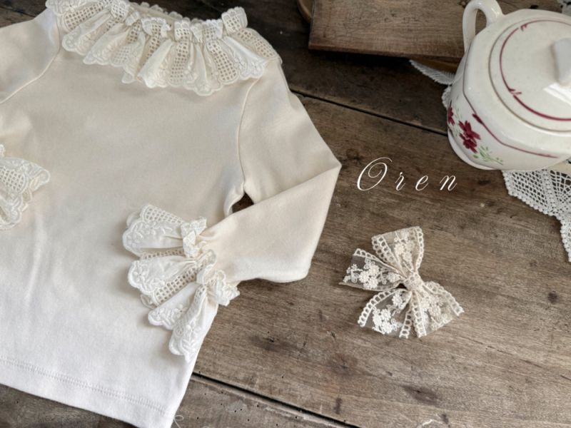 Bebe-純色花邊木耳領長袖上衣 