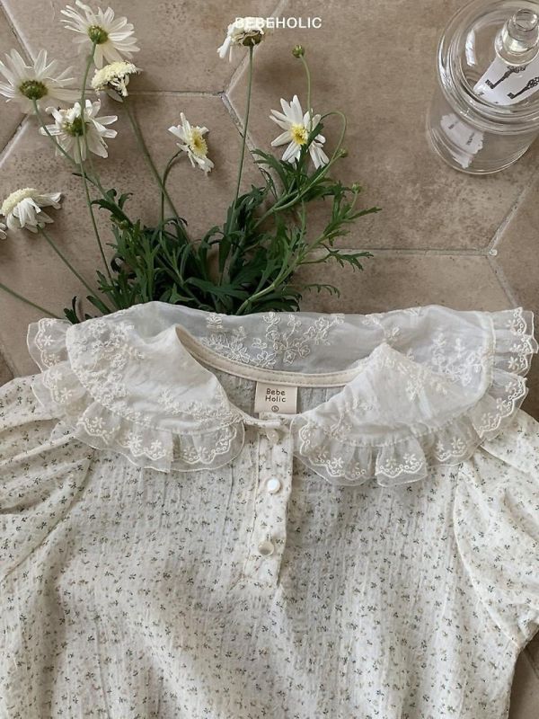 小碎花蕾絲圓領寶寶氣質套裝 Bebe holic Korea,韓國童裝,韓國Bebe holic,奶茶系寶寶,女寶穿搭