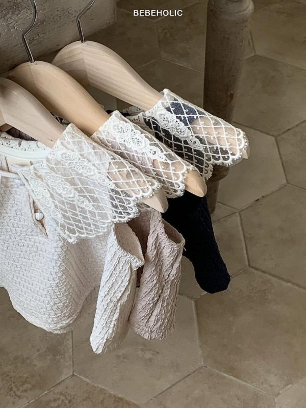 小蝴蝶翅膀領無袖寶寶上衣 Bebe holic Korea,韓國童裝,韓國Bebe holic,奶茶系寶寶,女寶穿搭