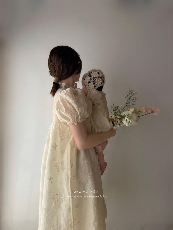 大人款蕾絲刺繡質感公主袖連身洋裝 