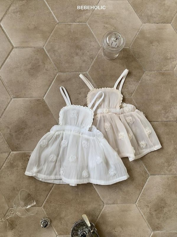 質感寶寶玫瑰圍裙穿搭 Bebe holic Korea,韓國童裝,韓國Bebe holic,奶茶系寶寶,女寶穿搭