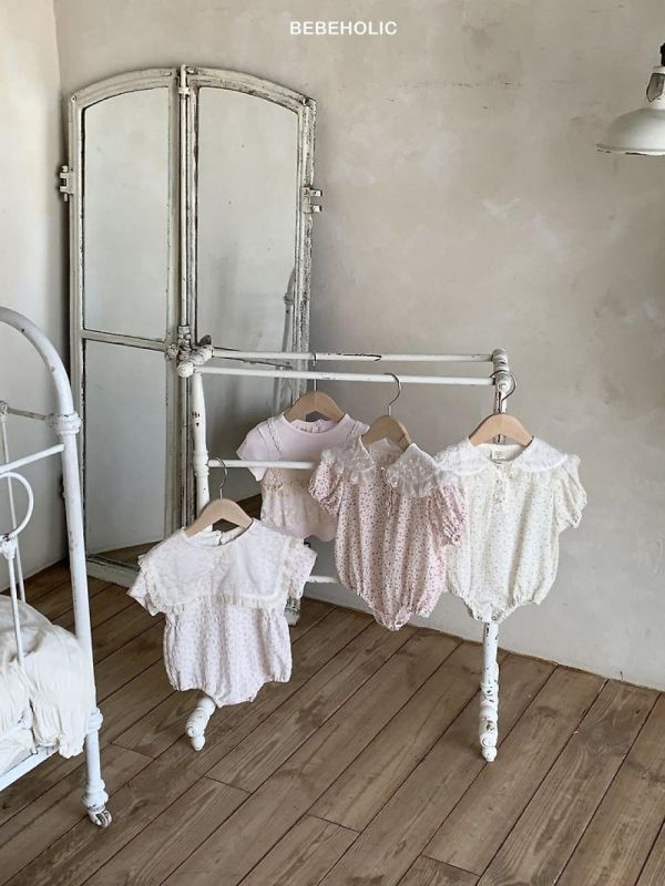 小碎花蕾絲圓領寶寶氣質套裝 Bebe holic Korea,韓國童裝,韓國Bebe holic,奶茶系寶寶,女寶穿搭