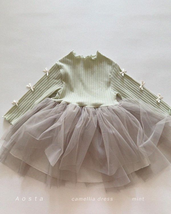 山茶花蝴蝶結點綴蓬蓬紗連衣裙 