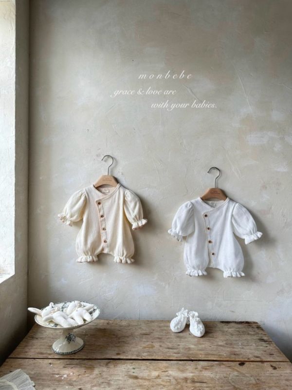 泡泡袖花邊鈕釦連身衣 