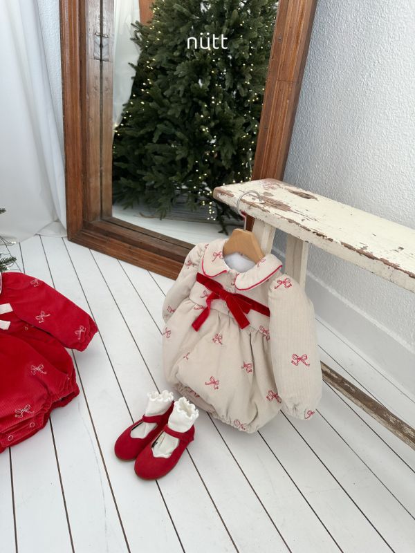 禮物寶寶鋪棉蝴蝶結長袖包屁 