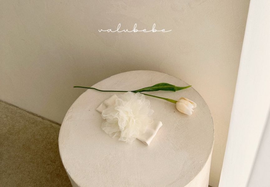 Bebe-象牙色牡丹花髮飾 