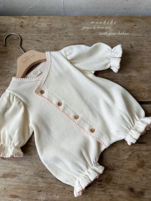 泡泡袖花邊鈕釦連身衣 