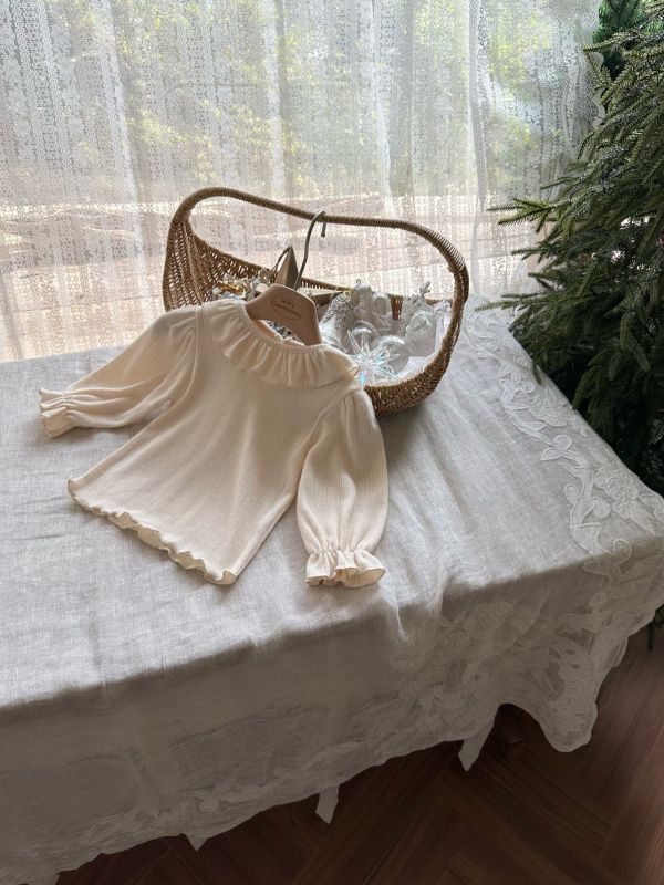 優雅荷葉領純棉長袖上衣 monbebe,monbebe Korea,laurababy_shop,蘿菈衣櫥,童裝,韓國上衣,捲邊上衣,韓系上衣,韓國童裝代理