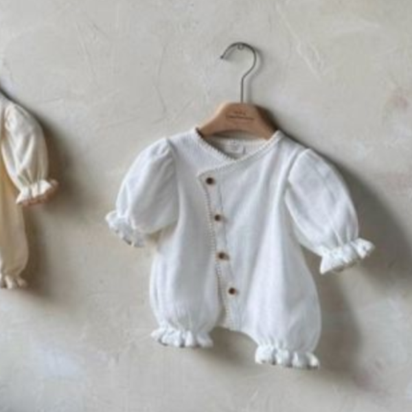 泡泡袖花邊鈕釦連身衣 