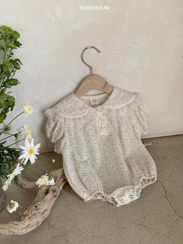 小碎花蕾絲圓領寶寶氣質套裝 Bebe holic Korea,韓國童裝,韓國Bebe holic,奶茶系寶寶,女寶穿搭