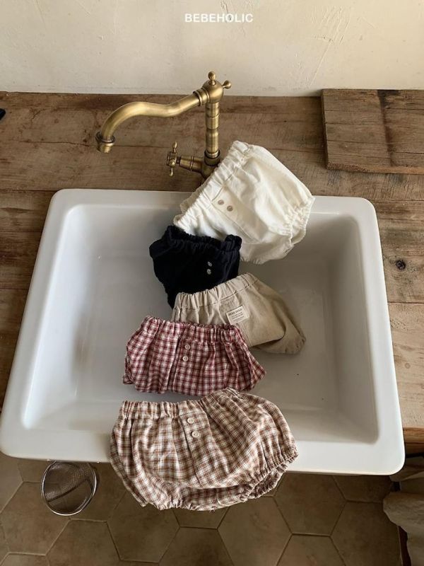 寶寶鈕扣格紋屁屁褲 寶寶包屁褲 Bebe holic Korea,韓國童裝,韓國Bebe holic,奶茶系寶寶,女寶穿搭