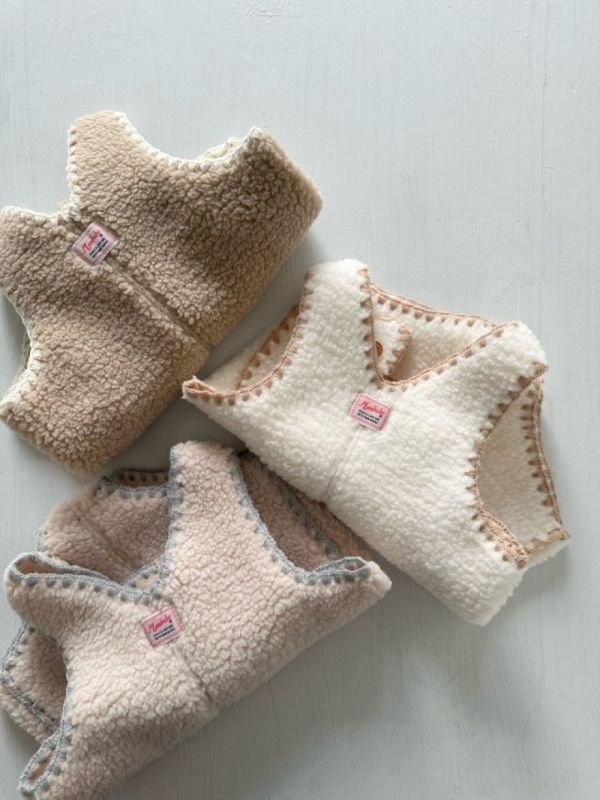 小熊系縫線邊絨毛吊帶連身衣 