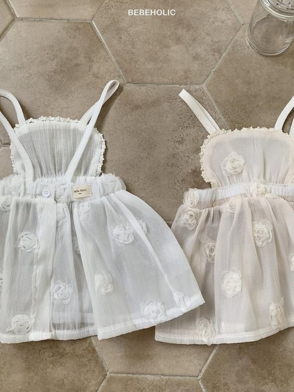 質感寶寶玫瑰圍裙穿搭 Bebe holic Korea,韓國童裝,韓國Bebe holic,奶茶系寶寶,女寶穿搭