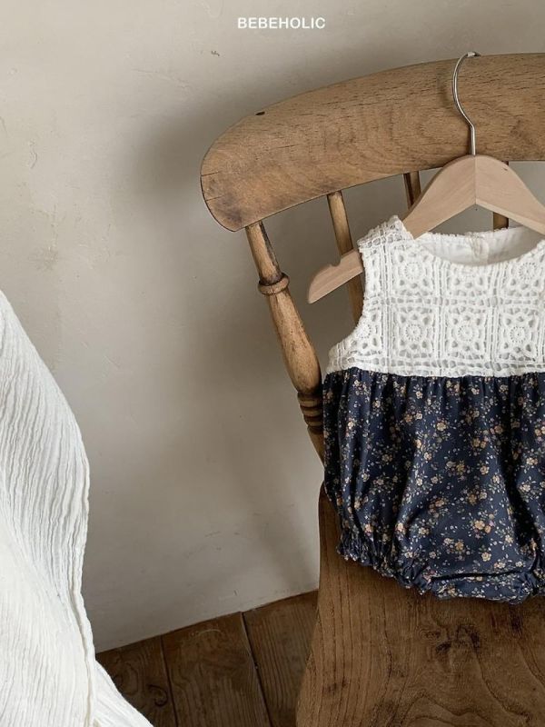 小碎花無袖拼接刺繡寶寶套裝 Bebe holic Korea,韓國童裝,韓國Bebe holic,奶茶系寶寶,女寶穿搭
