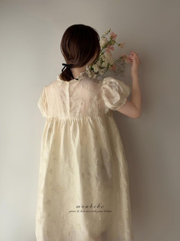 大人款蕾絲刺繡質感公主袖連身洋裝 