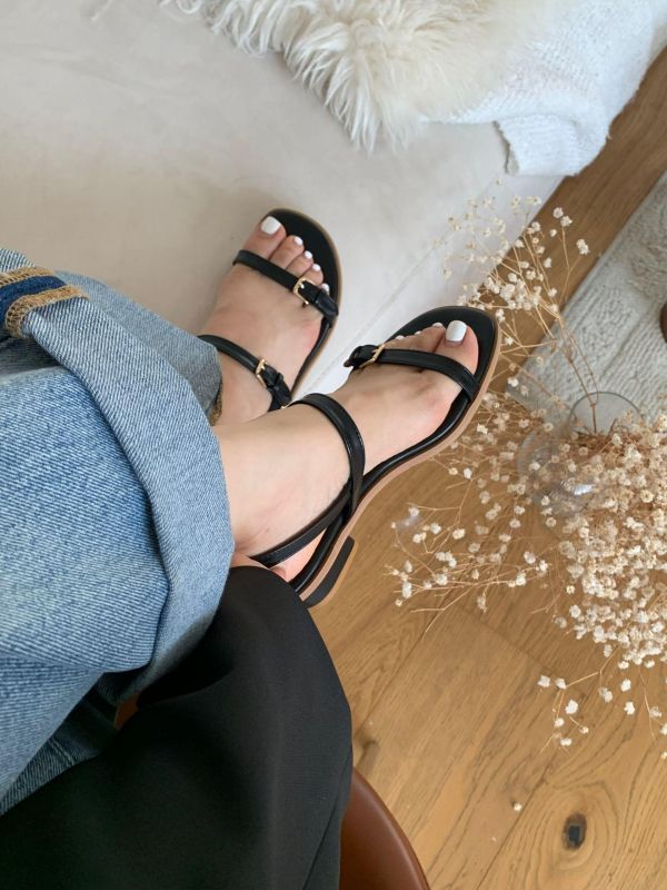 Amelia 優雅簡約涼鞋 