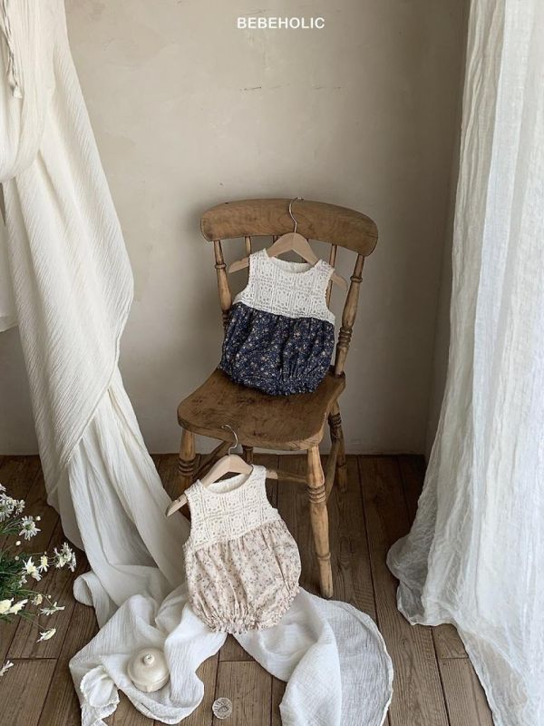 小碎花無袖拼接刺繡寶寶套裝 Bebe holic Korea,韓國童裝,韓國Bebe holic,奶茶系寶寶,女寶穿搭
