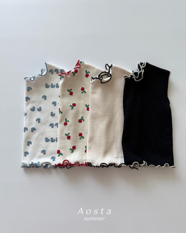 小清新木耳捲邊無袖上衣 正韓親子裝, Aosta親子裝, 韓國親子穿搭, 高端媽媽穿搭, 韓系親子裝, 親子裝推薦, 夏季親子穿搭, 韓國童裝品牌, 質感媽媽穿搭, 嬰幼兒親子裝, 韓系高級感穿搭, 親子OOTD, 親子時尚, 韓國設計童裝,蘿菈衣櫥,仙女媽咪,質感童裝