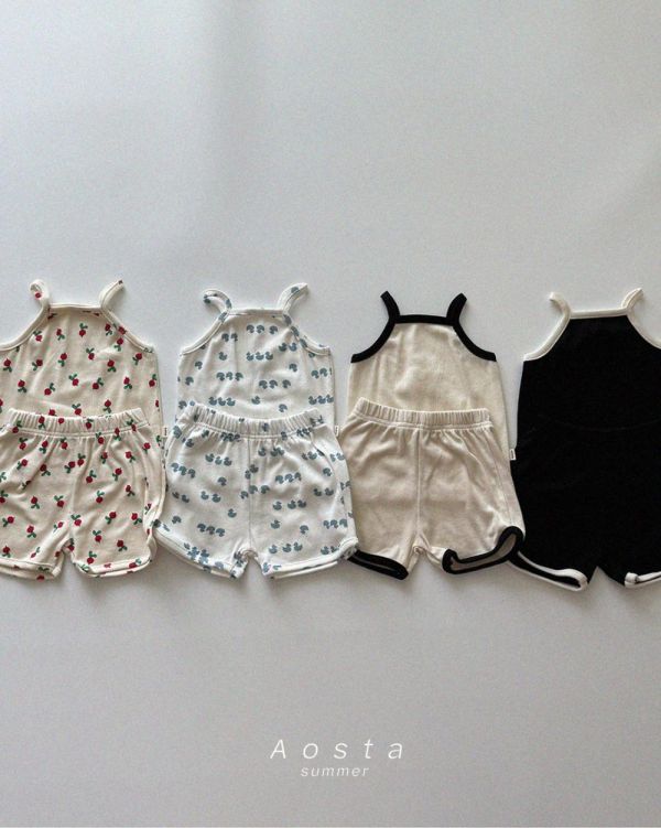 Aosta細肩吊帶背心 正韓親子裝, Aosta親子裝, 韓國親子穿搭, 高端媽媽穿搭, 韓系親子裝, 親子裝推薦, 夏季親子穿搭, 韓國童裝品牌, 質感媽媽穿搭, 嬰幼兒親子裝, 韓系高級感穿搭, 親子OOTD, 親子時尚, 韓國設計童裝
