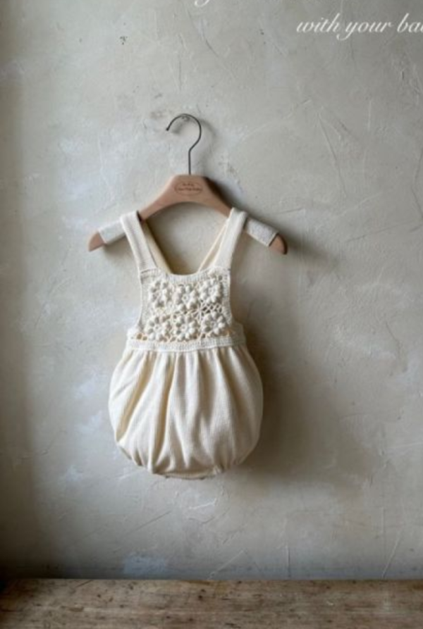 手鉤蕾絲小花吊帶包屁衣 