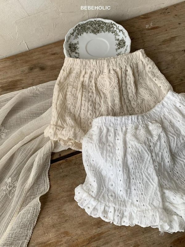 奶油蛋糕蕾絲質感短褲 Bebe holic Korea,韓國童裝,韓國Bebe holic,奶茶系寶寶,女寶穿搭
