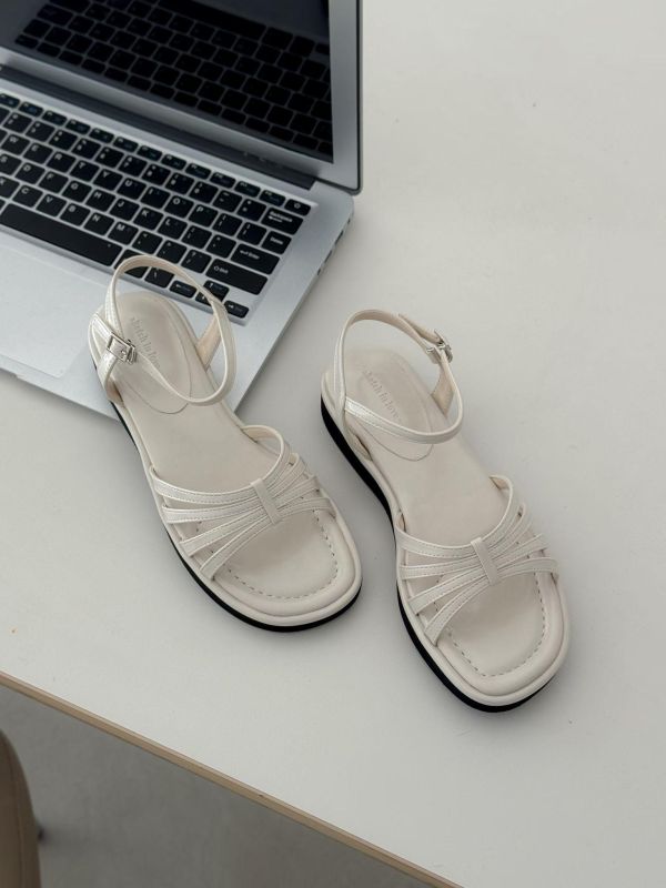 新款！夏季輕量厚底涼鞋 