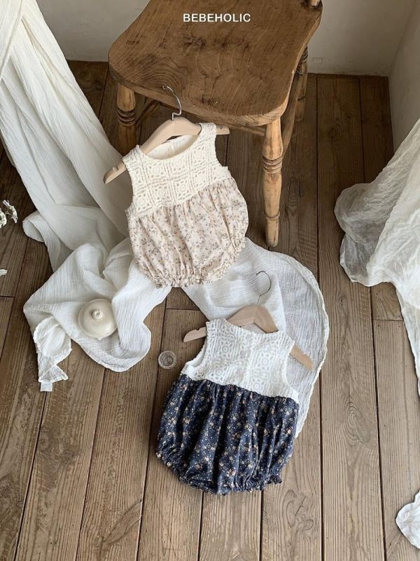 小碎花無袖拼接刺繡寶寶套裝 Bebe holic Korea,韓國童裝,韓國Bebe holic,奶茶系寶寶,女寶穿搭