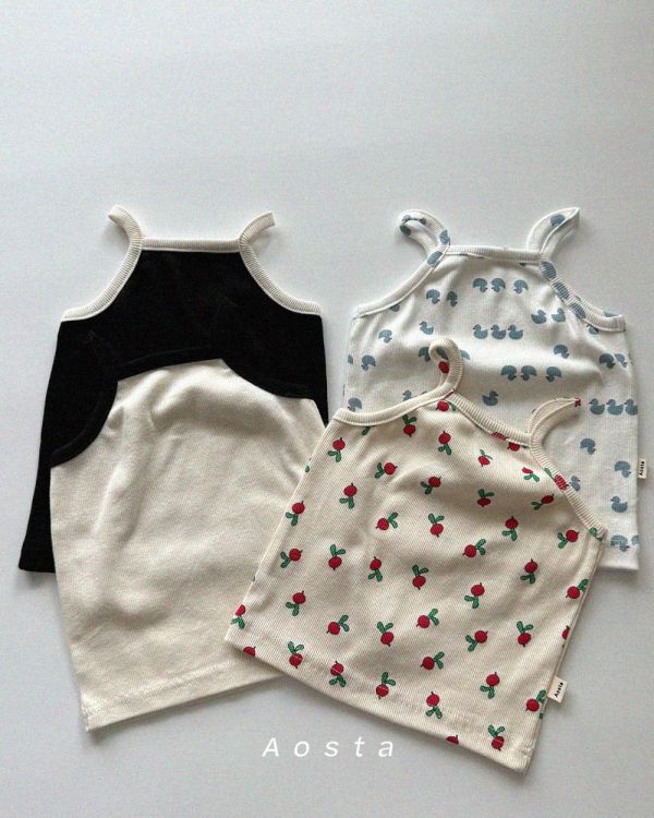 Aosta細肩吊帶背心 正韓親子裝, Aosta親子裝, 韓國親子穿搭, 高端媽媽穿搭, 韓系親子裝, 親子裝推薦, 夏季親子穿搭, 韓國童裝品牌, 質感媽媽穿搭, 嬰幼兒親子裝, 韓系高級感穿搭, 親子OOTD, 親子時尚, 韓國設計童裝