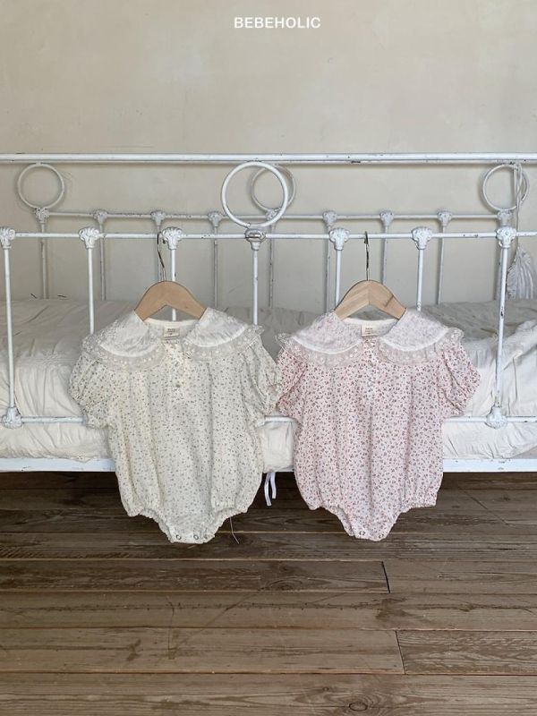 小碎花蕾絲圓領寶寶氣質套裝 Bebe holic Korea,韓國童裝,韓國Bebe holic,奶茶系寶寶,女寶穿搭
