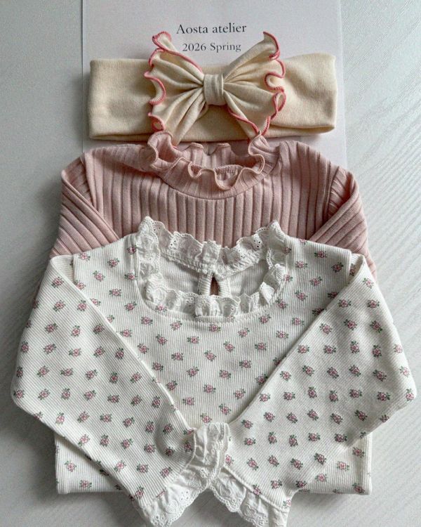 花仙子 小碎花氣質上衣蕾絲領 Aosta,韓國童裝代購,蘿菈衣櫥,Laurababy,韓系童裝,小碎花,Aosta春裝