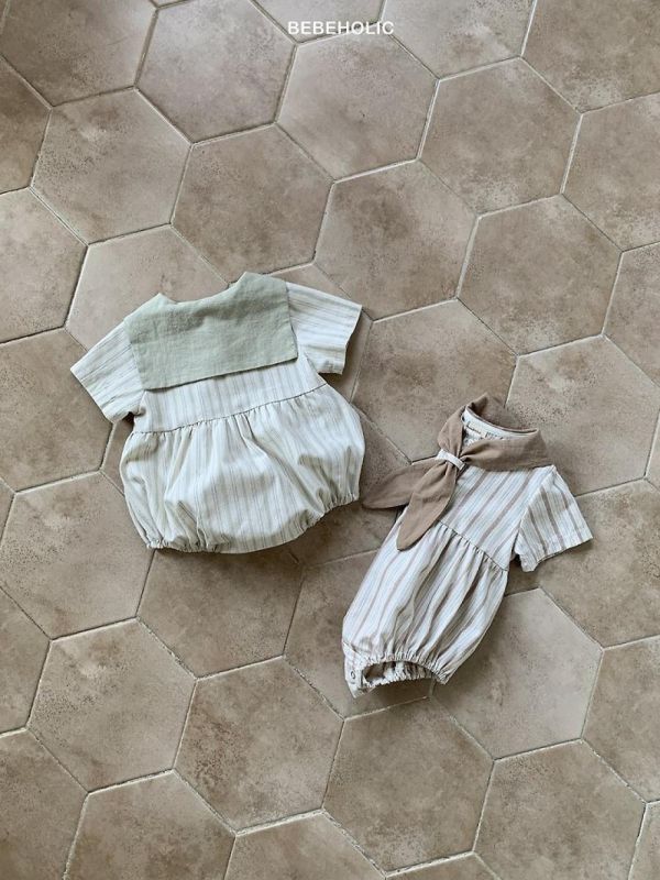 學院風小披肩直紋襯式套裝 Bebe holic Korea,韓國童裝,韓國Bebe holic,奶茶系寶寶,女寶穿搭