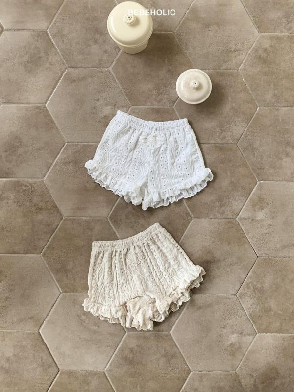 奶油蛋糕蕾絲質感短褲 Bebe holic Korea,韓國童裝,韓國Bebe holic,奶茶系寶寶,女寶穿搭