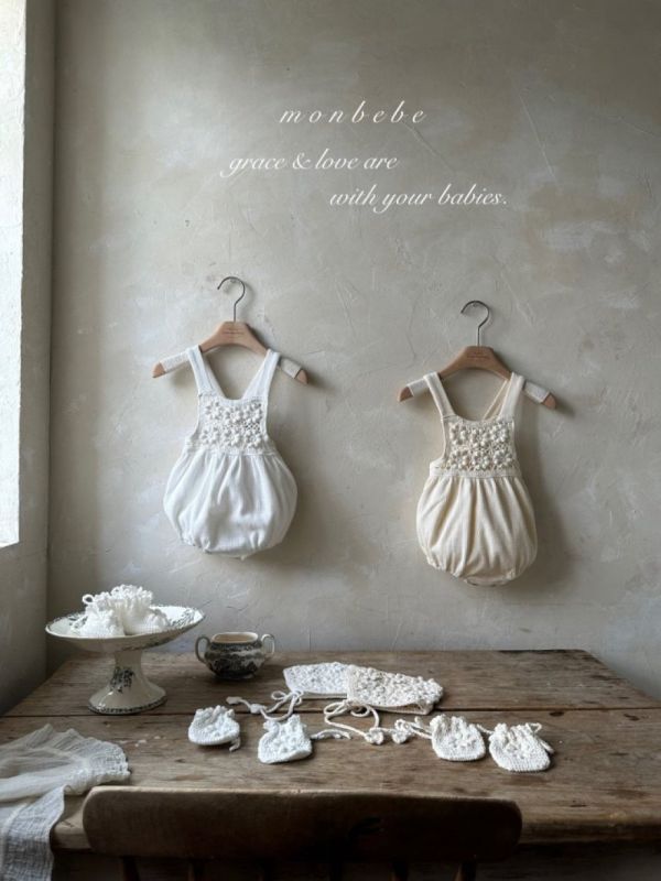 手鉤蕾絲小花吊帶包屁衣 