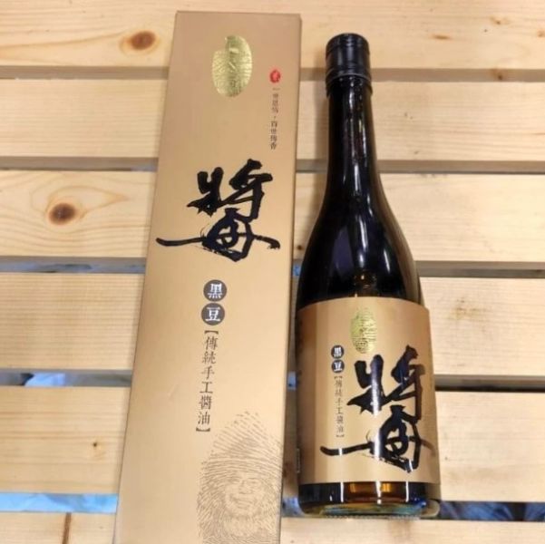 《宜蘭》紀元農莊 富德手工醬油, 500ml/瓶 yilan-local-farm-handmade-soy-sauce,紀元農莊 富德手工醬油, yilan, 宜蘭在地手工釀造, 手工醬油, 有機黑豆,醬汁&調味料 Sauces & Dressing