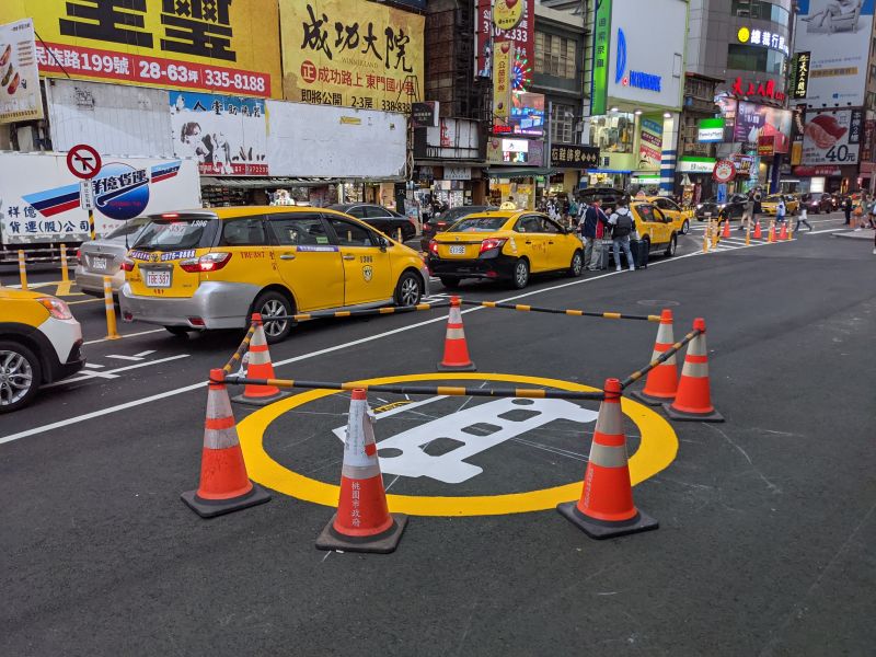 冷塑型彩色止滑塗料 冷塑型彩色止滑塗料,防滑塗料,交通安全,環保塗料,止滑,耐磨,交通設備,防水耐候耐酸