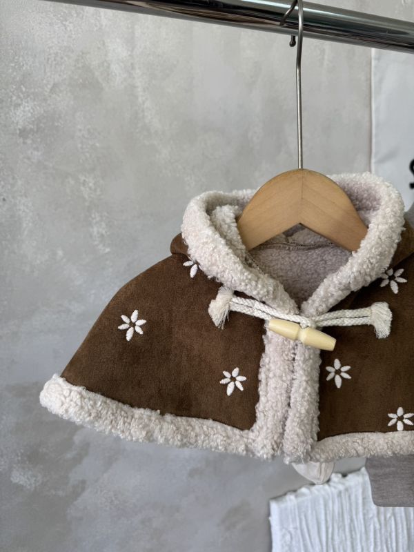 韓系連帽刺繡麂皮斗篷 