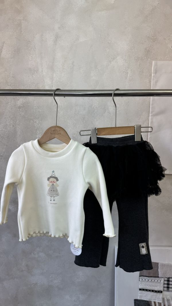 女孩插圖撞色木耳邊加絨貼身上衣 