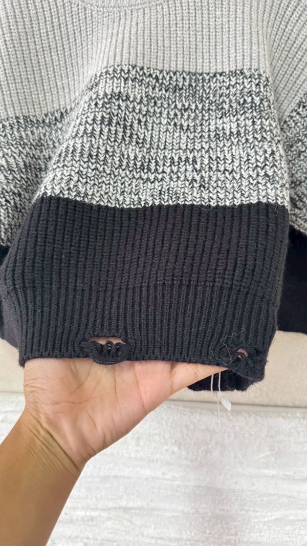 漸層個性下擺刷破厚實針織上衣 