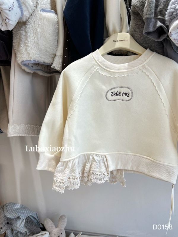 下擺不規則蕾絲拼接加絨上衣 