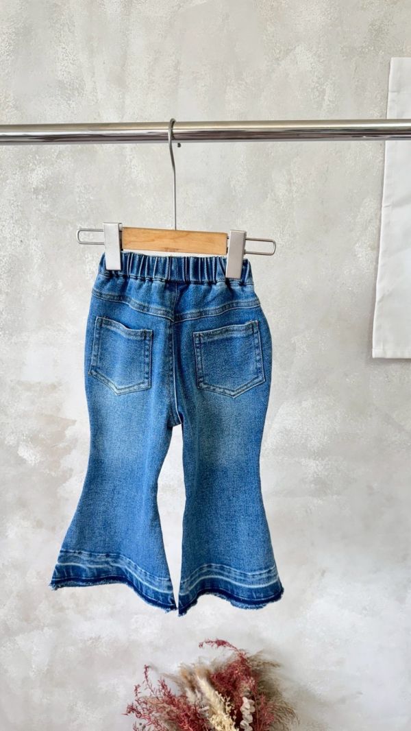 不收邊喇叭牛仔長褲 