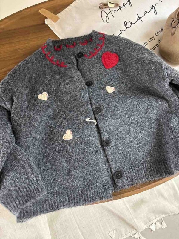 秋冬深灰調～紅線愛心鉤花針織外套 