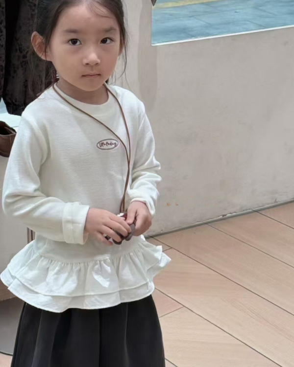 親膚！磨毛刺繡拼接荷葉邊上衣 