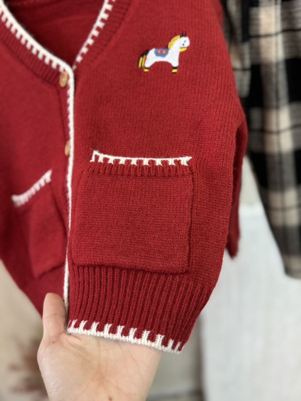 男女同款！小馬撞色縫線鉤花針織上衣/外套 