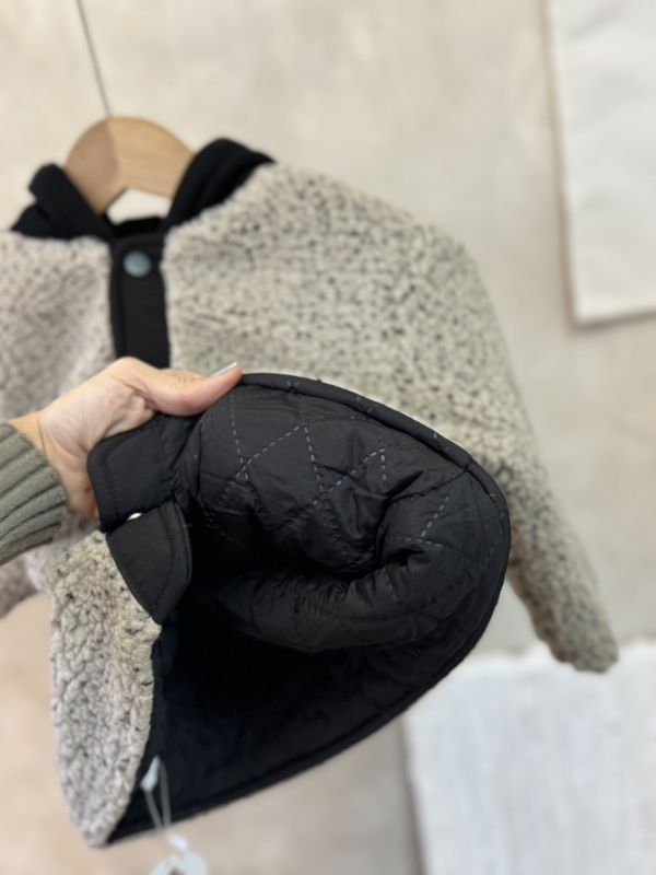 異材質拼接日系毛毛連帽外套 