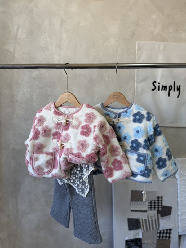 超Q~立體花朵牛角釦鋪棉外套 