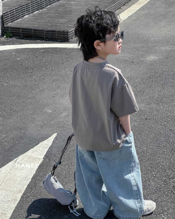 街頭漫步噴漆效果短 T 