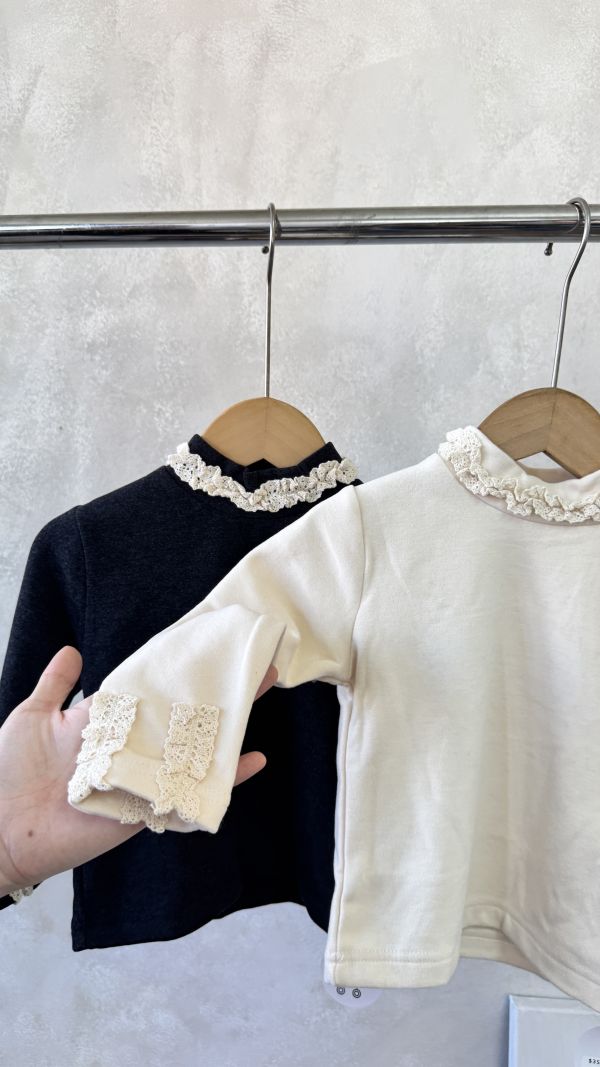 蕾絲花邊磨毛內搭貼身上衣 